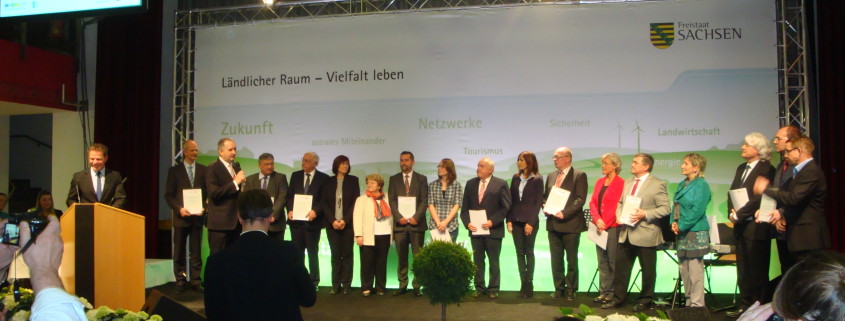 Verleihung der Urkunde und Übergabe der Förderbescheide an insgesamt 18 (Regionen in Sachsen)